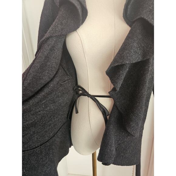 Katherine Barclay Grey 100% Wool Ruffled Collar Wrap Around Cardigan Medium M‎ - Picture 5 of 7